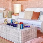 With Direct Access And Stunning Views *